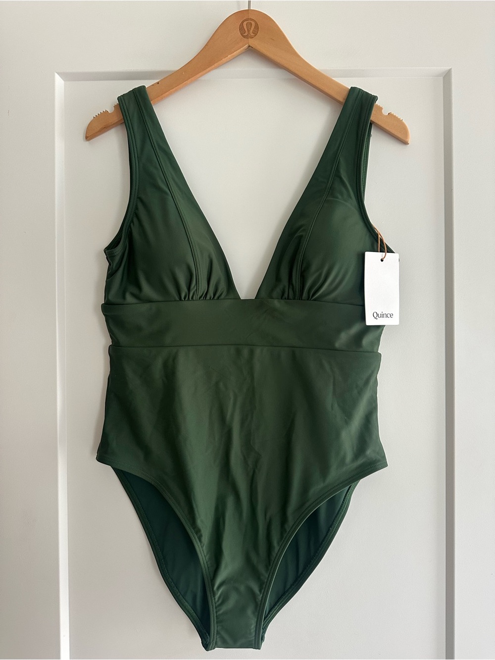 NWT Quince Italian Plunge One-Piece Swimsuit Size Large